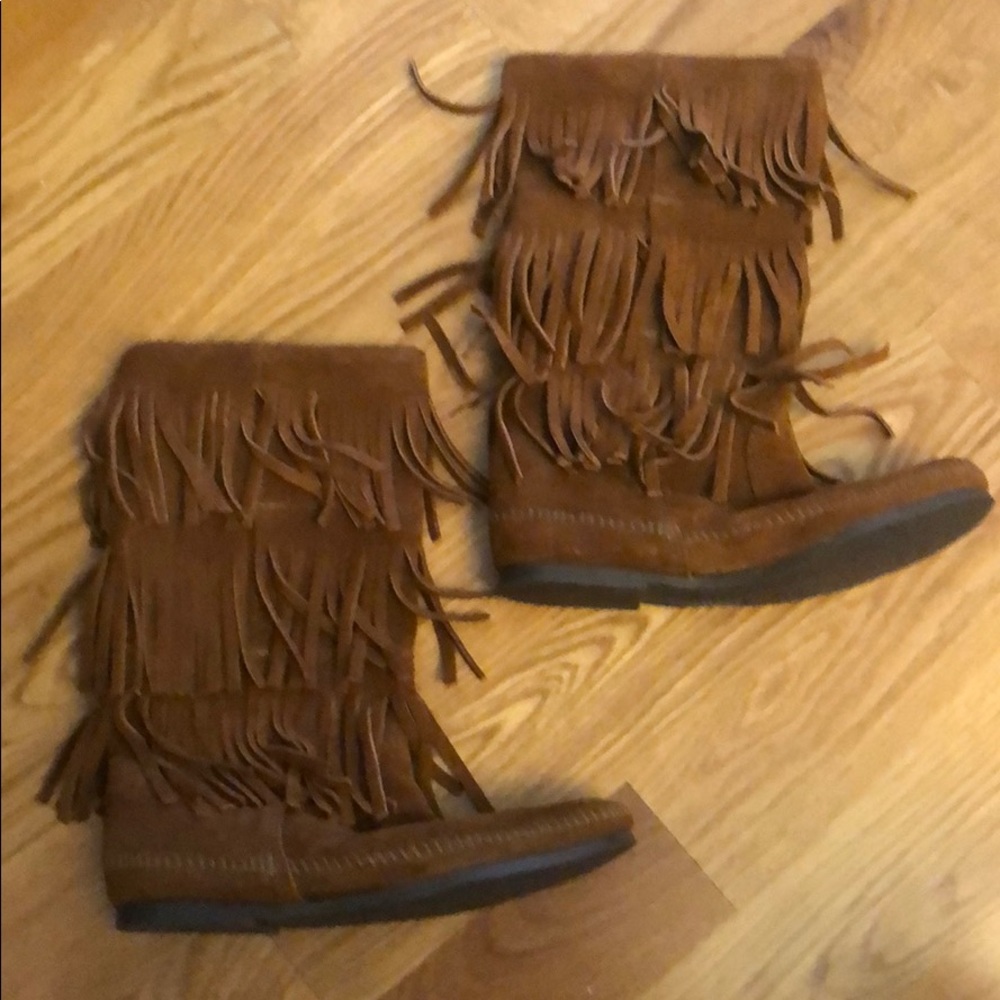 Minnetonka tan suede boots
